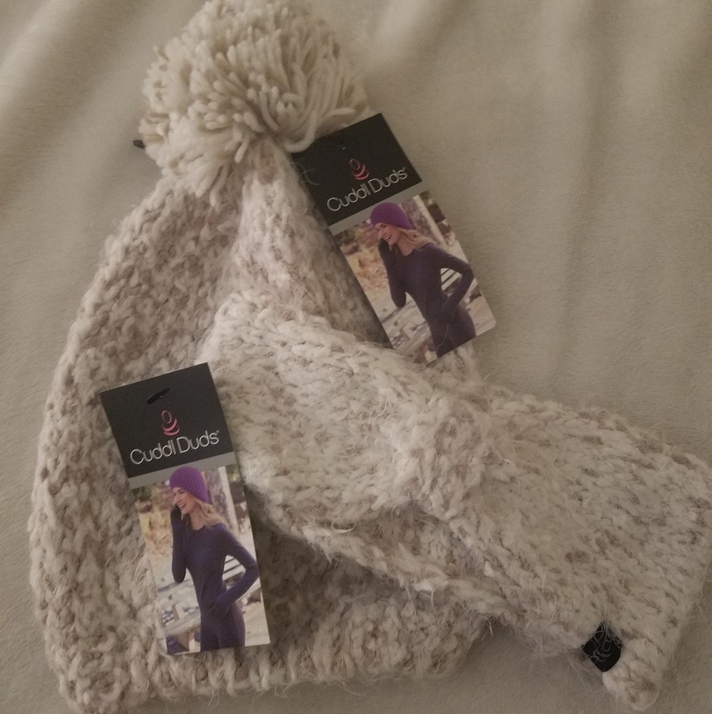 ❌SOLD❌ Cuddl Duds hat and headband combo